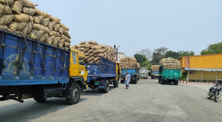 ট্রান্সশিপমেন্ট বাতিল হলেও স্বাভাবিক বাংলাবান্ধা, নেপালে গেল ১৪৭ টন আলু